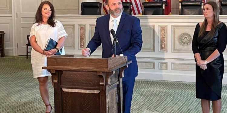 Sanders taps Arkansas GOP chairman, ex-federal prosecutor, for state Supreme Court seat