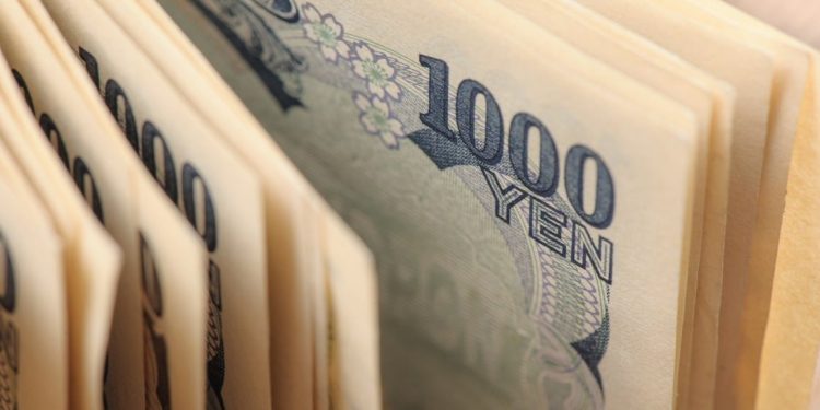 Rising Yen Strengthens Amid Softening Treasury Yields