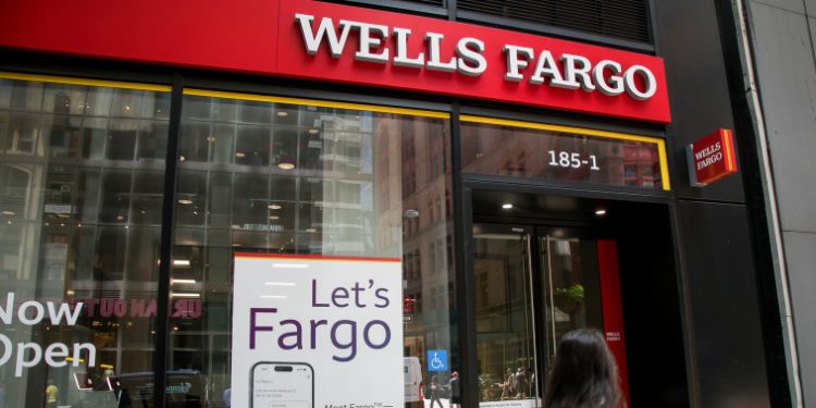 Wells Fargo customers scramble after deposits disappear from their accounts