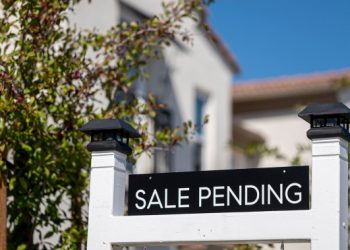 The 30-year mortgage rate hits 7.48%, the highest level since 2000