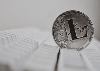 SafeMoon and Litecoin: Litecoin drops below 77.00 level
