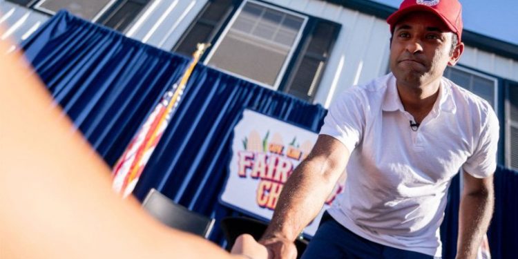 Ramaswamy goes viral following exchange with LGBTQ activist: ‘I respect that you have a different opinion’