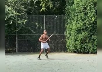 Vivek Ramaswamy preps for upcoming Republican debate with shirtless tennis