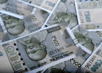 Rupee Finds Support After Opening Dip