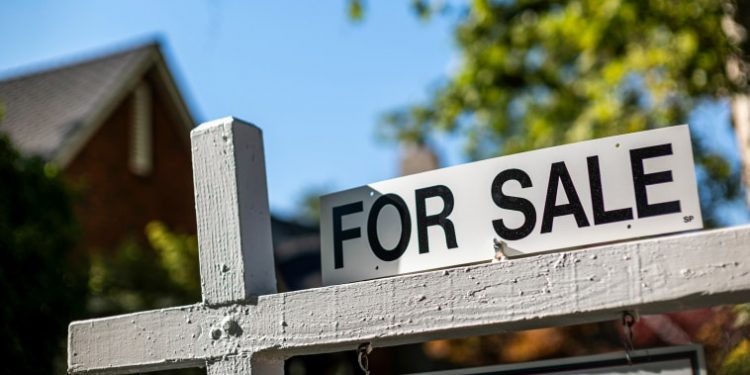 Mortgage demand drops to 27-year low despite drop in interest rates