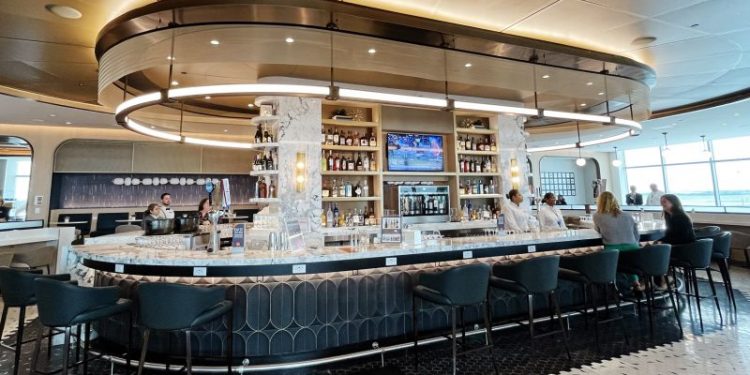 Delta will make it harder to get into airport lounges, changes rules to earn elite status