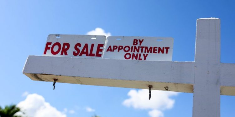 Mortgage demand shrinks as interest rates hit the highest level in nearly 23 years