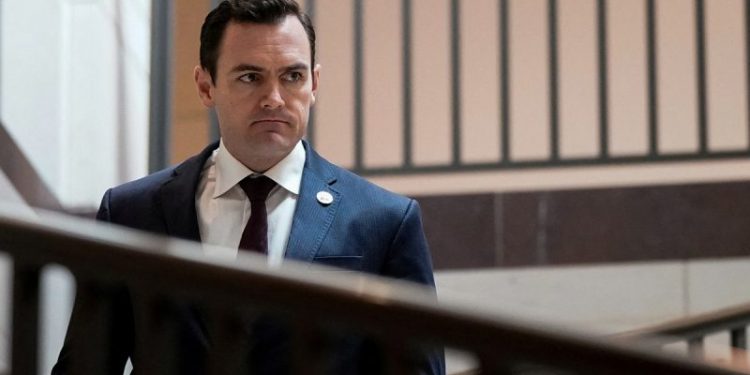 Gallagher rolls out ‘DADDY Act’ to block family of executive branch officials from foreign business work