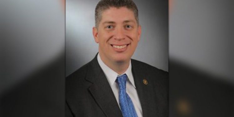 Missouri senator says he would torch ‘woke pornographic books’ after false claims of book burning at GOP event