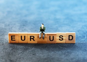 EURUSD and GBPUSD: EURUSD slips back below 1.07000