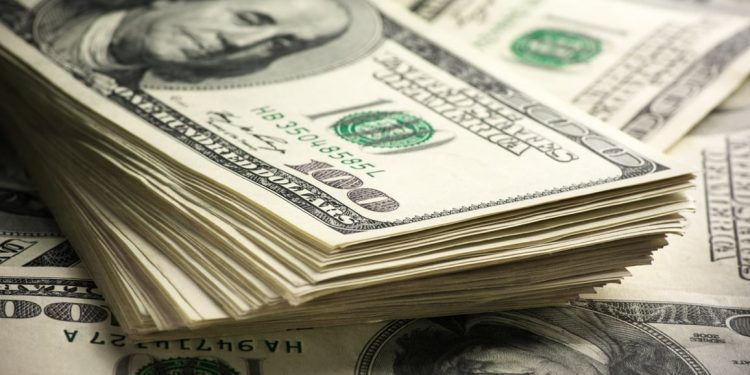 The dollar index continues to grow above the 105.00 level