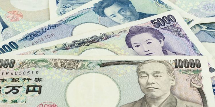 Yen Coin Slumps as BOJ Maintains Loose Policy