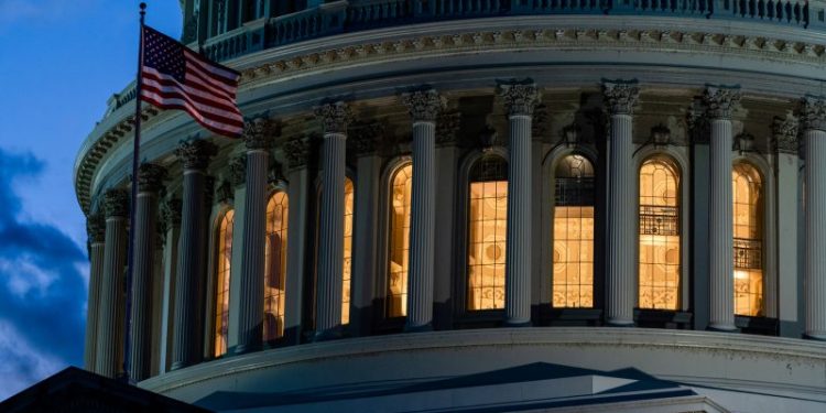 A short government shutdown wouldn’t crash the economy, but a long one holds risks