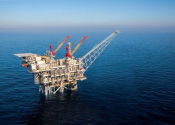 U.S. gas prices are likely to keep falling despite the Israel-Hamas war, analysts say