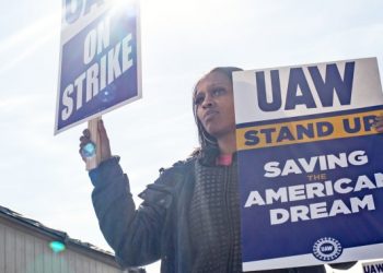 Auto workers union announces tentative agreement to end strike with Stellantis