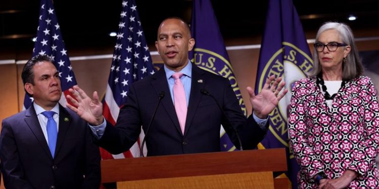 House Democratic leaders say they will vote to oust Speaker McCarthy