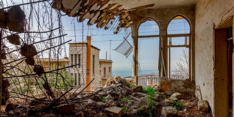 U.S. Stocks Rise on Earnings Hope; Monitoring Middle East