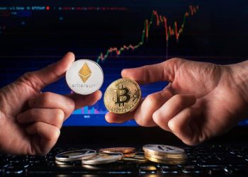 Bitcoin and Ethereum: Bitcoin retreats below $28000