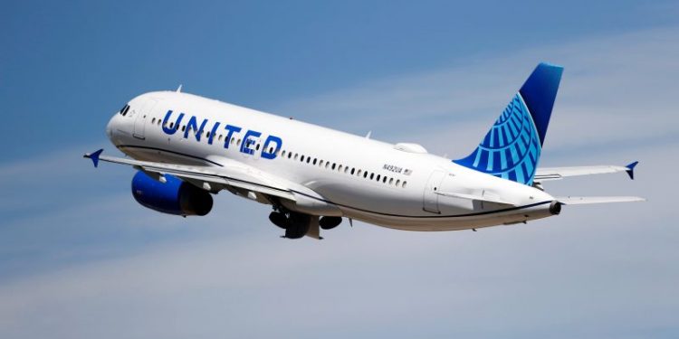 United Airlines tweaks frequent flyer program to reward credit card spending