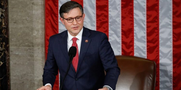 Top House GOP group urges Speaker Johnson to work with senators on border security