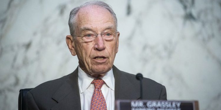 Sen. Grassley calls on State Dept to terminate ‘antisemite’ employee with inflammatory blog