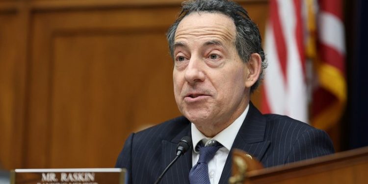 Top Oversight Democrat slams GOP for keeping Hunter Biden hearing out of public view