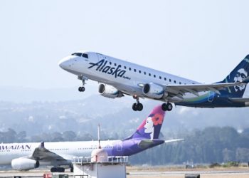 Alaska Airlines to buy Hawaiian Airlines in $1.9 billion deal
