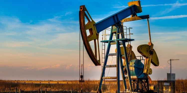 Oil Prices Waver: Brent at $83.27, WTI at $78.08