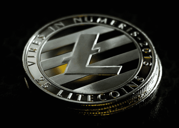 SafeMoon and Litecoin: Litecoin in trouble below $70.00