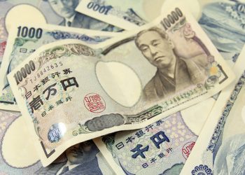 Yen Hits 10-Week Low, Dollar Eyes 4th Weekly Gain
