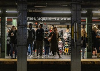 ‘The Great Stay’: Layoffs, unemployment remain low as job market shows other signs of weakness