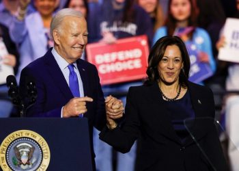 White House drops COVID-19 rule that those around Biden, Harris must test negative