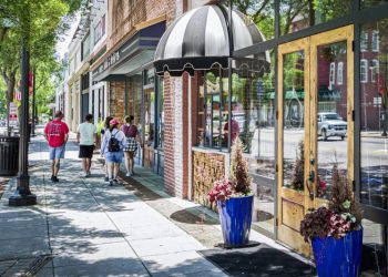 Small businesses are still hungry to hire, but many workers eye better pay elsewhere