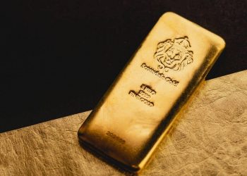 Gold Nears Record High Amid US Inflation Data Wait