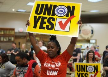 U.S. autoworkers union seeks tough victory at Mercedes plant in Alabama