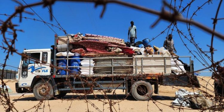 Gazans report UNRWA staff stealing, selling aid: watchdog