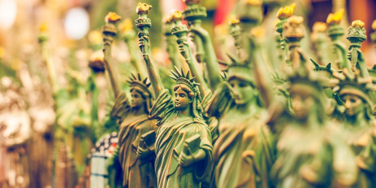 US initial jobless claims fall to 233,000, below expectations