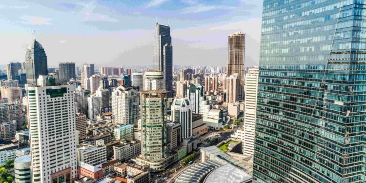 Wealthy Chinese Investors Fuel Hong Kong’s Investment Boom