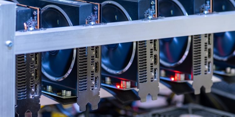 MARA, CLSK, RIOT stocks at risk as Bitcoin forms a risky pattern