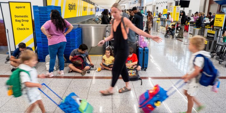 July 4 travel hitting a record thanks to lower gas prices, humming economy