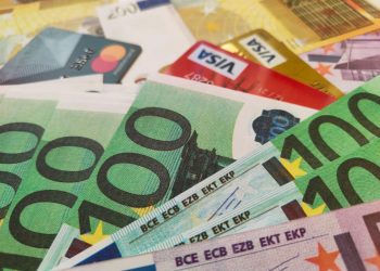 EURUSD and GBPUSD: EURUSD on new July high up to 1.09000