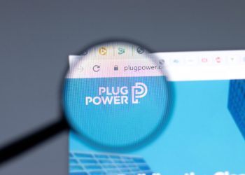 Plug Power plummets 15% amid $200 million stock offering: Should you buy?