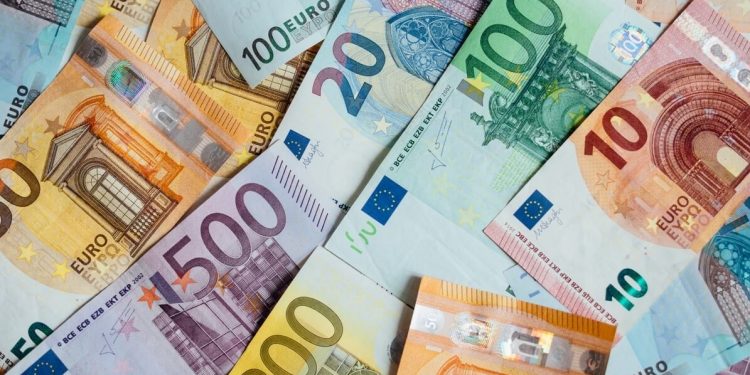 EURUSD and GBPUSD: EURUSD is holding above 1.08200