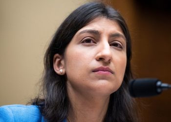 FTC bans fake online reviews, inflated social media influence; rule takes effect in October