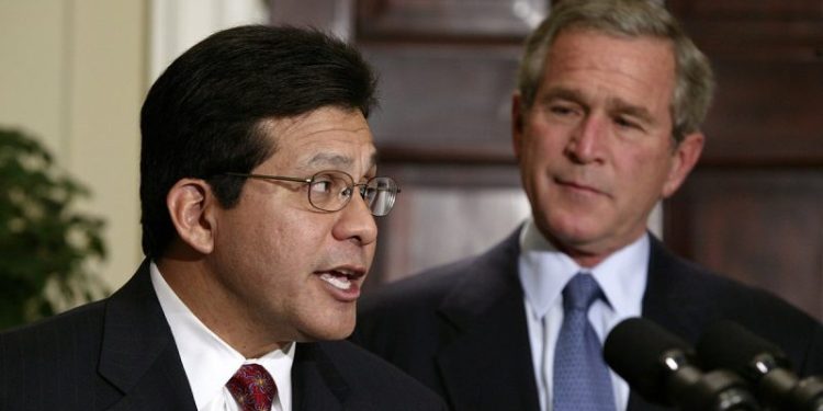 Alberto Gonzales becomes latest Bush alum to endorse Harris