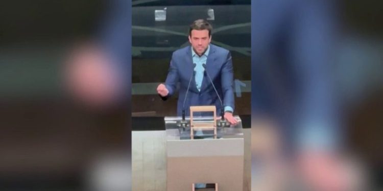 Brazilian mayoral candidate hospitalized after rival attacks him with metal chair: Watch