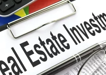 EARN Stock Price Forecast: Is It Worth Buying?