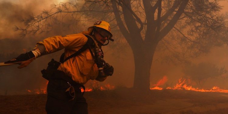 How many billions will California fires cost the US economy?