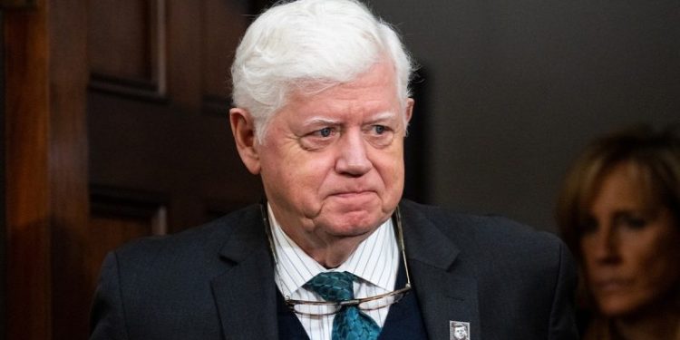 Democrat lawmaker freezes on House floor after suffering adverse reaction to medication