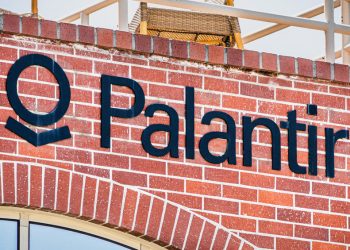 Palantir stock continues slide on Thursday: why these analysts remain bullish